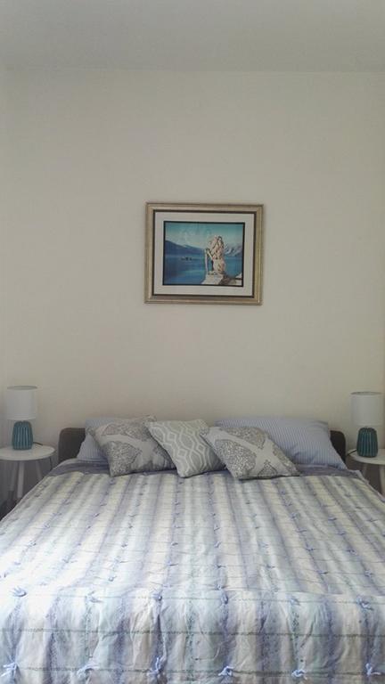 Apartment Rose Garden Risan Bagian luar foto